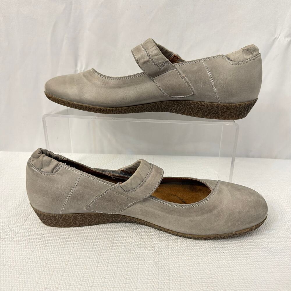 Taos Footwear Gray Flats - Picture 7 of 9